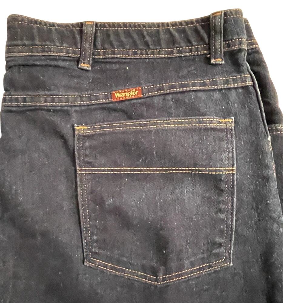 Wrangler Men's Dark Blue Jeans 44x30 Relaxed Fit minor flaw in color